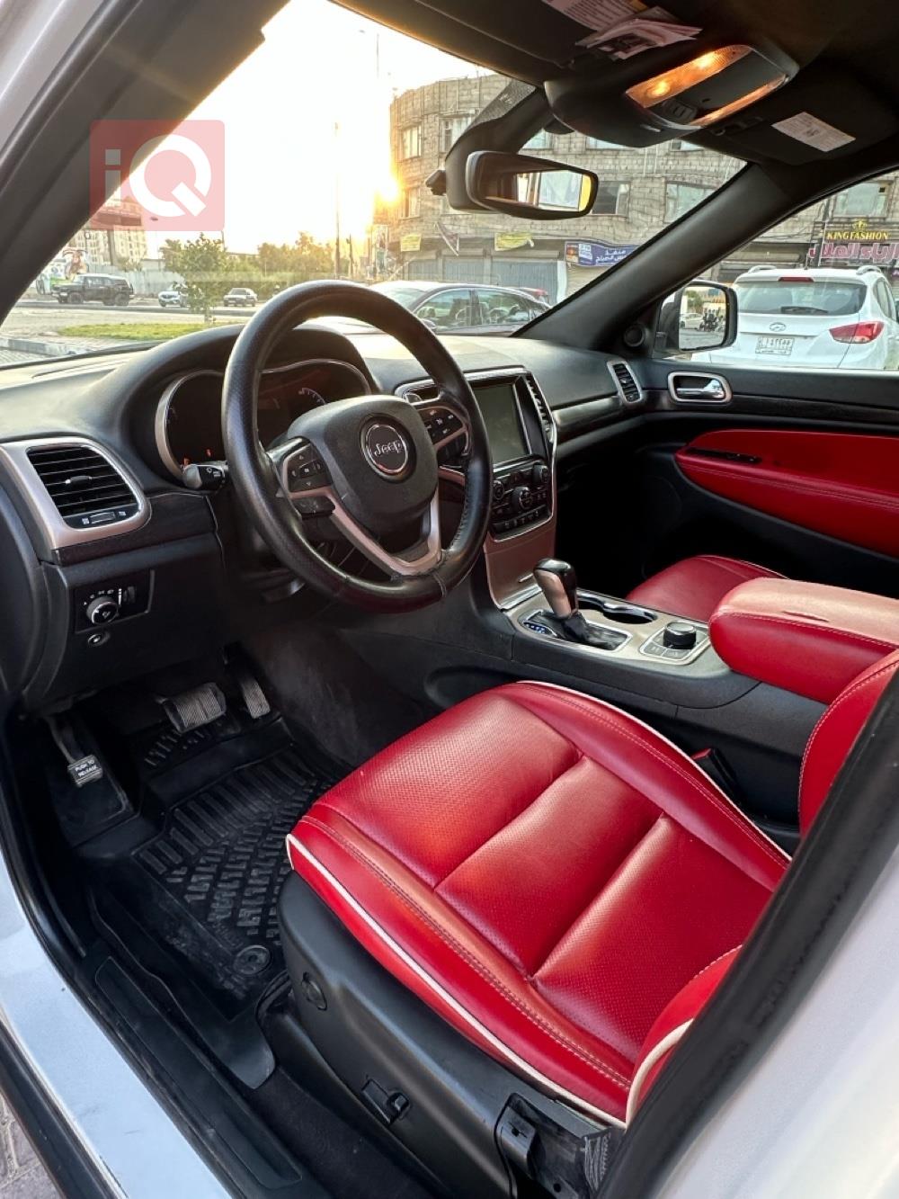 جیپ گراند شیرۆکی